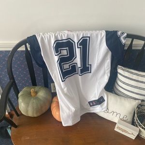 Ezekiel Elliott flash Jersey, never worn, tags still on at &90